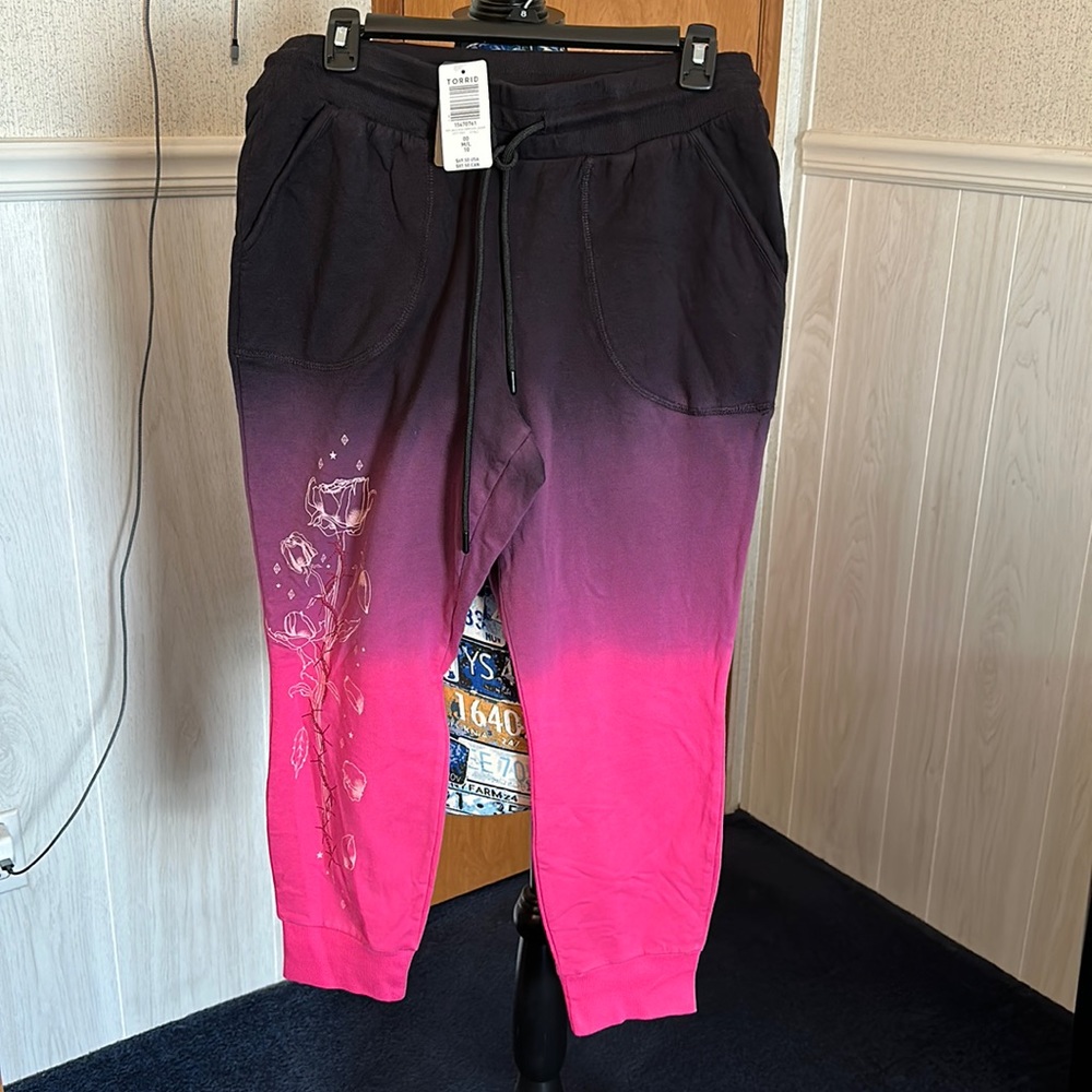 Torrid Dip Dye Embroidered LoveSick Rose Skull Barbwire Black & Pink. NWT